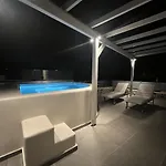 Villa New Sostis & Private Hot Tub