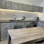 New Sostis & Private Hot Tub * Mesaria