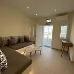 New Sostis & Private Hot Tub *