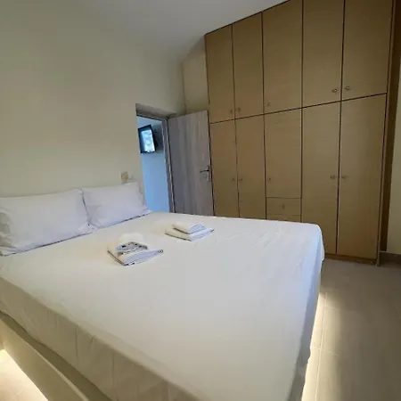 Villa New Sostis & Private Hot Tub Messaria (Santorini)