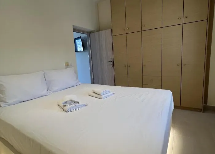 Villa New Sostis & Private Hot Tub Mesaria