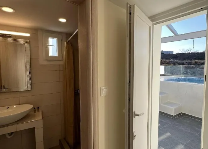 New Sostis & Private Hot Tub Mesaria