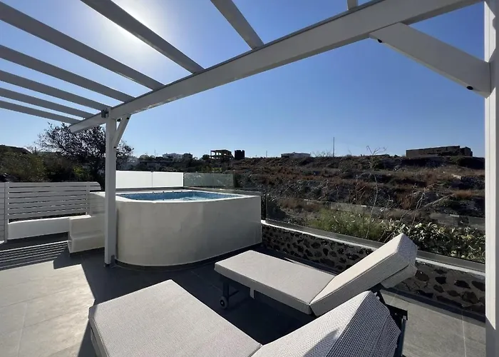 New Sostis & Private Hot Tub