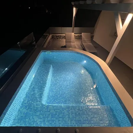 New Sostis & Private Hot Tub * Mesariá