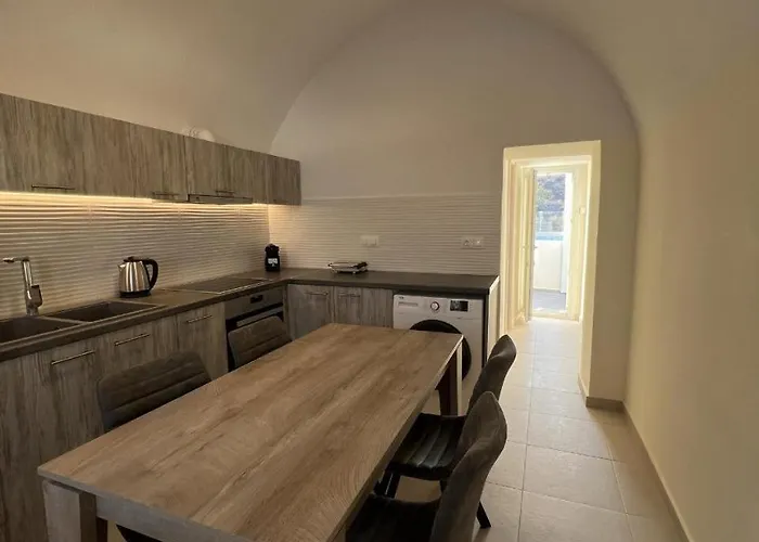 New Sostis & Private Hot Tub Mesaria