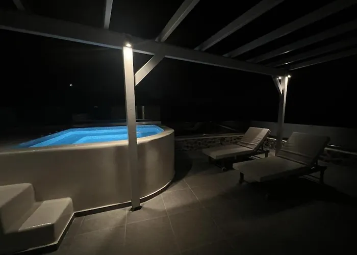 New Sostis & Private Hot Tub