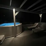 New Sostis & Private Hot Tub